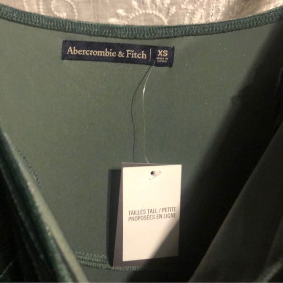 ✨ Abercrombie & Fitch ✨ NWT Green Velvet Jumpsuit Size Small - Picture 9 of 9